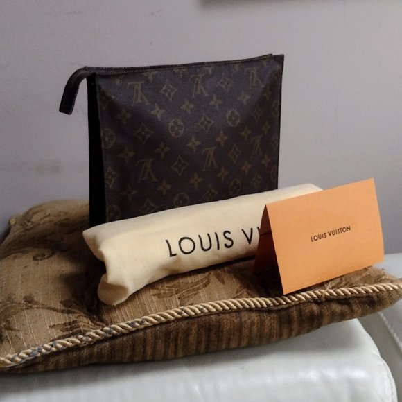 Louis Vuitton RARE Monogram Toiletry Pouch 26 Cosmetic Case NWT